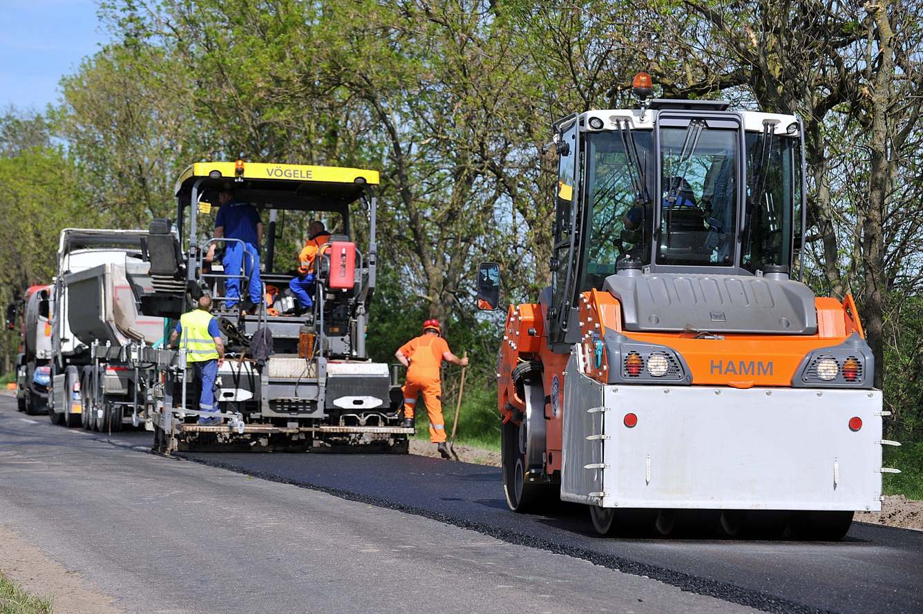Kiskunhalas-Baja közötti út felújítása