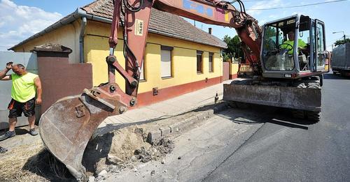 Jó ütemben halad az útfelújítás