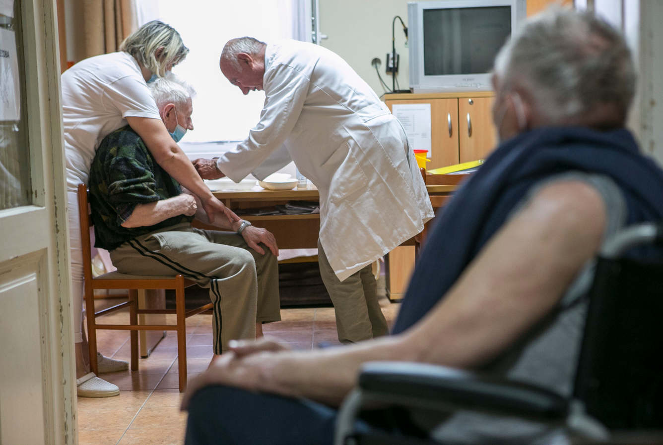 A harmadik oltást is felvették