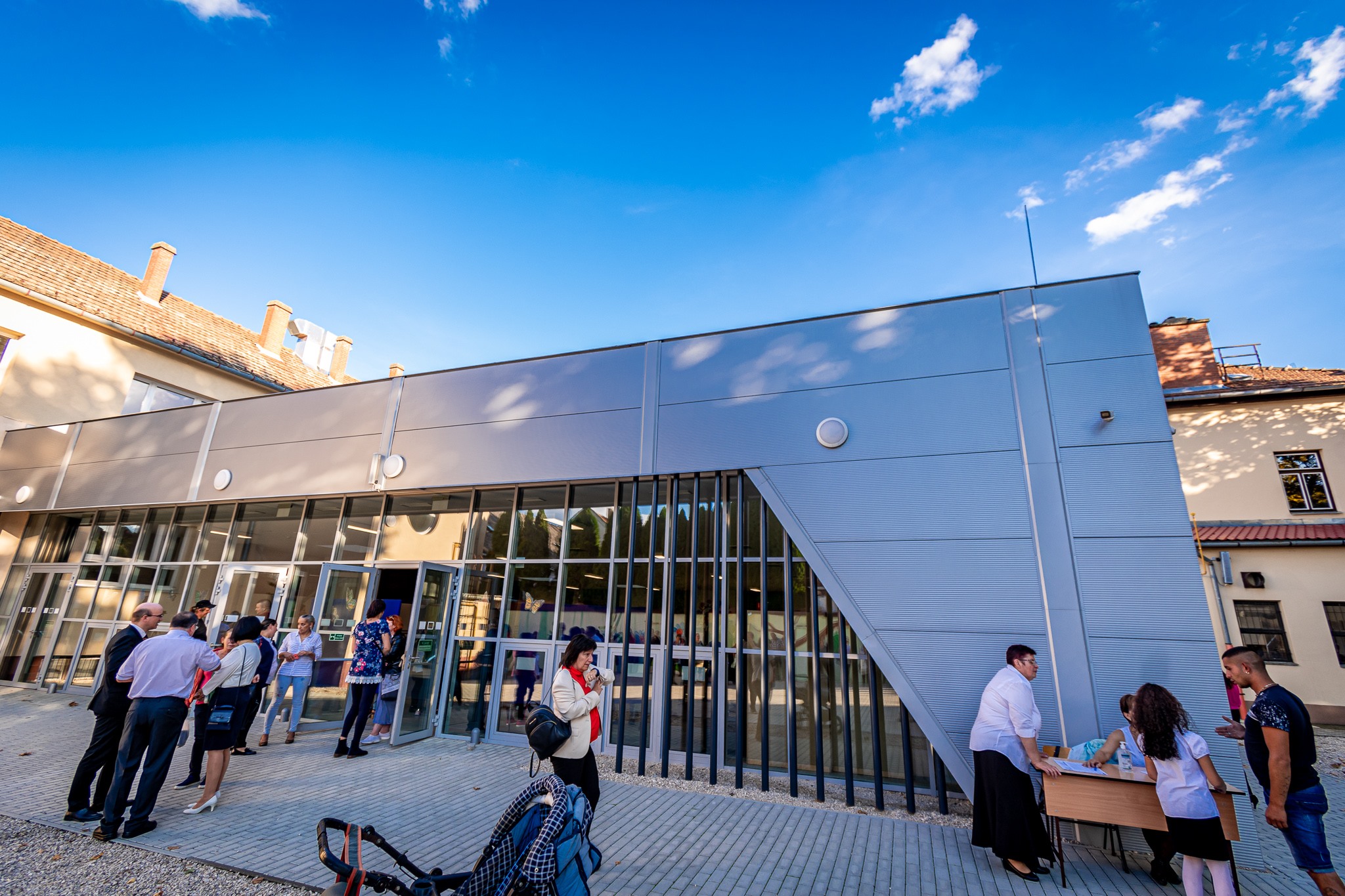 Korszerű és modern iskolaépület