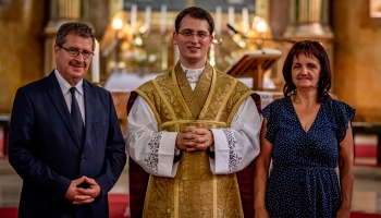 Tomaskovity Szabolcs atya Rómába utazik