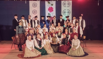 Színpadon a Cirkalom Táncegyüttes