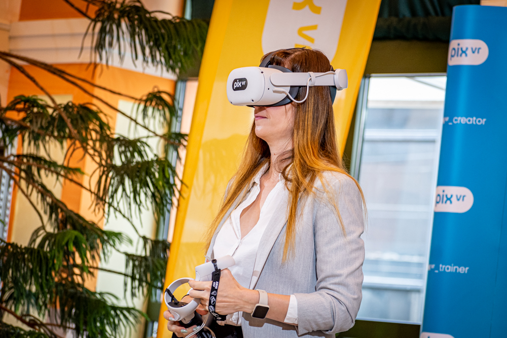 A jövő "virtuális" tantermének átadása