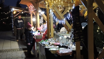 Hangulatos Adventi Vásár a Főtéren