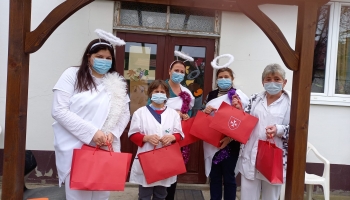 "Angyalkák" jártak az idősek otthonában