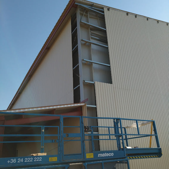 A Hűtőház építése a tervezett ütemben