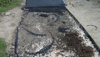 A megrongálódott útszakaszok javítása