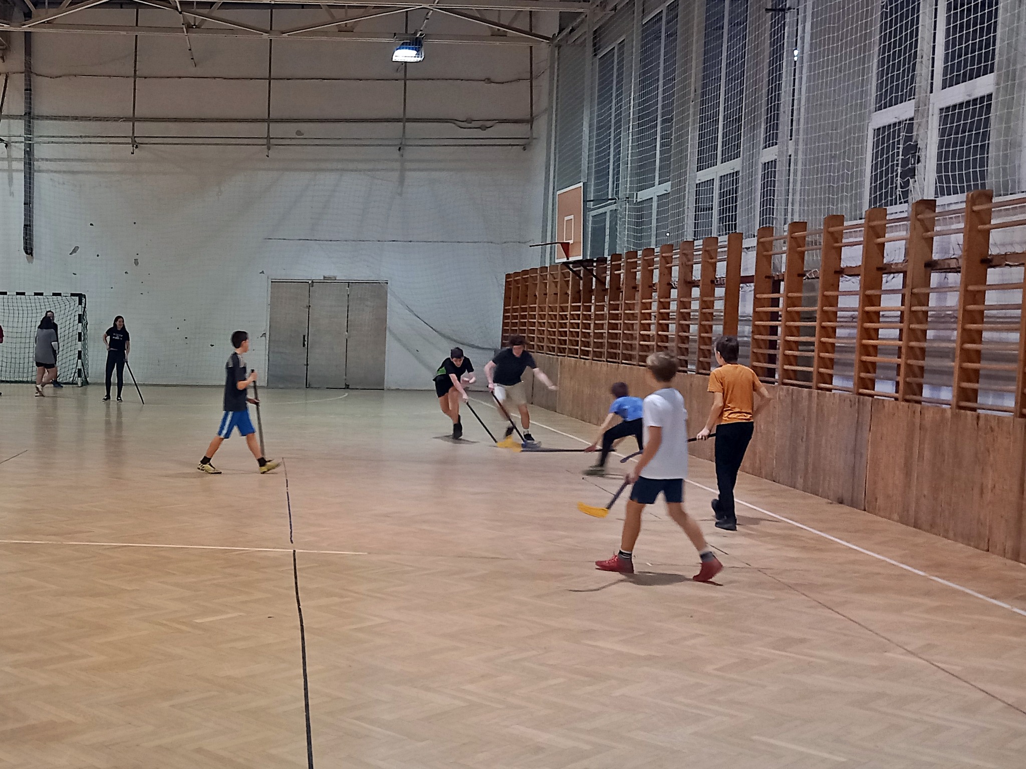 A floorball játék egyre népszerűbb