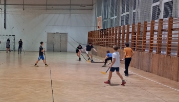 A floorball játék egyre népszerűbb