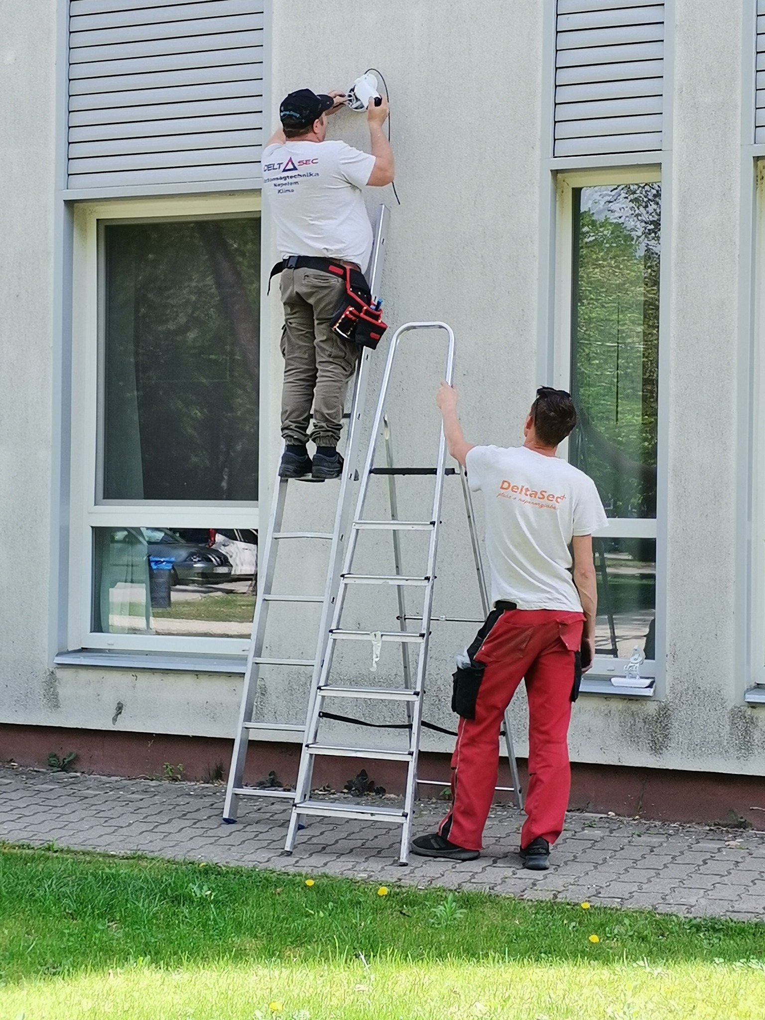 2010 utáni években 57 közterületi kamerát telepítettünk