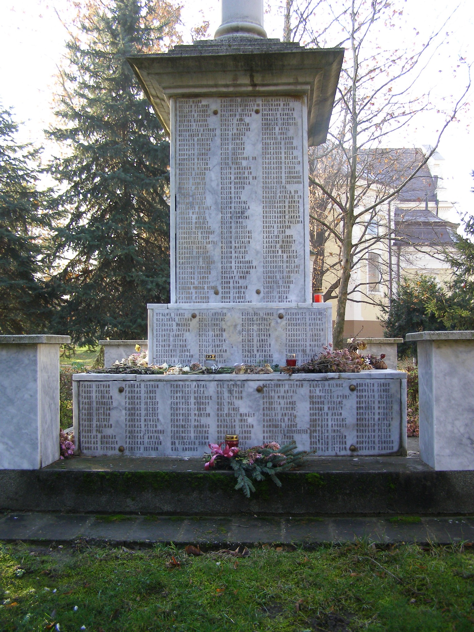 Éppen 100 évvel ezelőtt állították fel elődeink a Hősi Emlékművet.