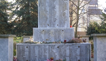 Éppen 100 évvel ezelőtt állították fel elődeink a Hősi Emlékművet.