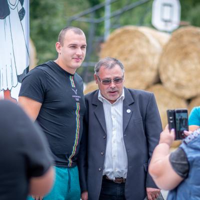 241889012 4443806592324219 4194806215500769932 N