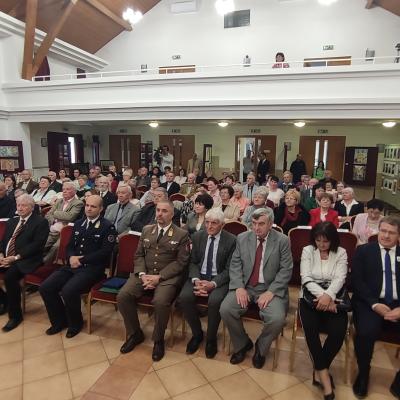 279902001 4993153570765657 3346711235203813028 N